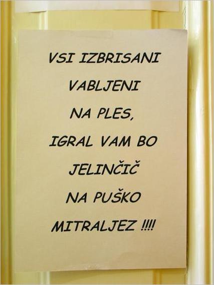 Napis na vratih posl.skupine SNS